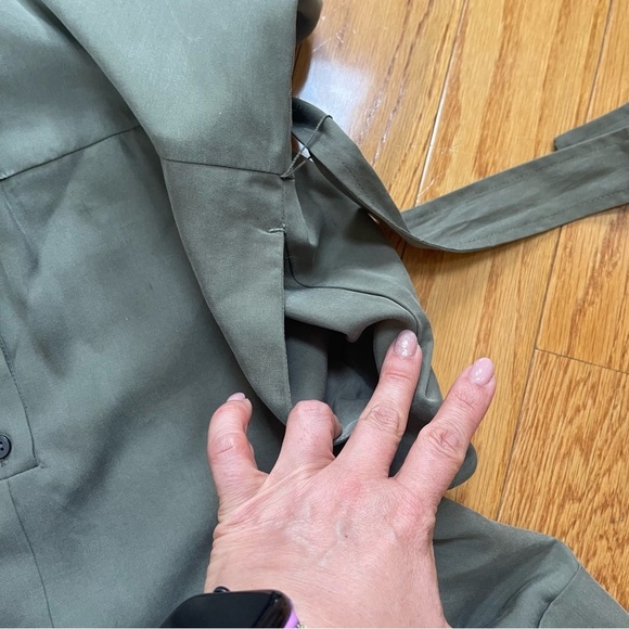 LOFT Women's Size 12 Olive Green Button-Up Romper with Cuffed Shorts + Tie Waist - Picture 10 of 16